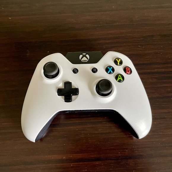 XBox One S 1TB Console - Picture 10 of 12